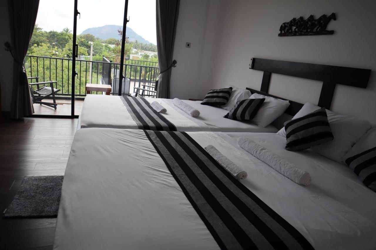 Black Mustang Hotel Dambulla Exterior photo